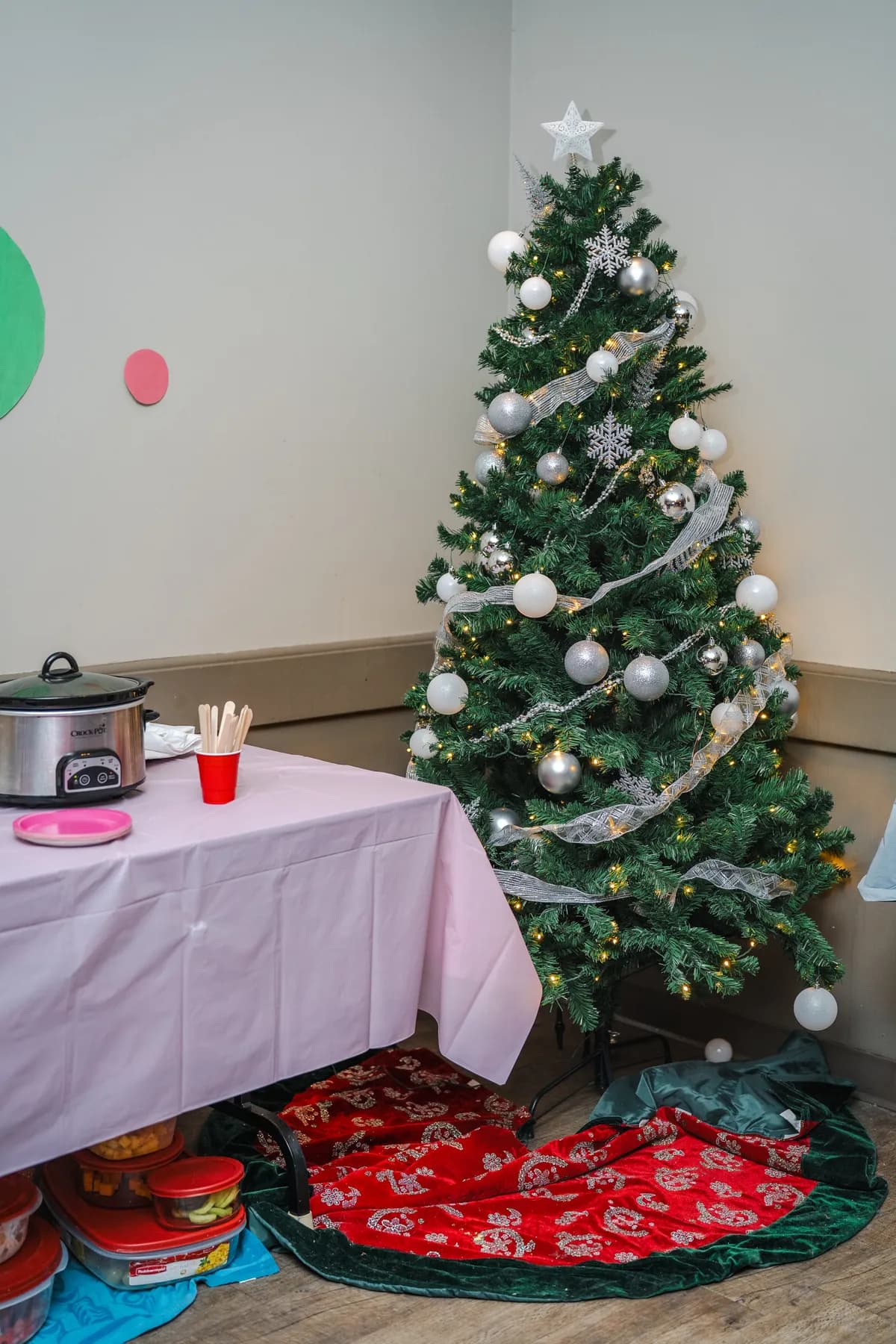 A decorated Christmas tree in the event room at Alison’s birthday celebration.