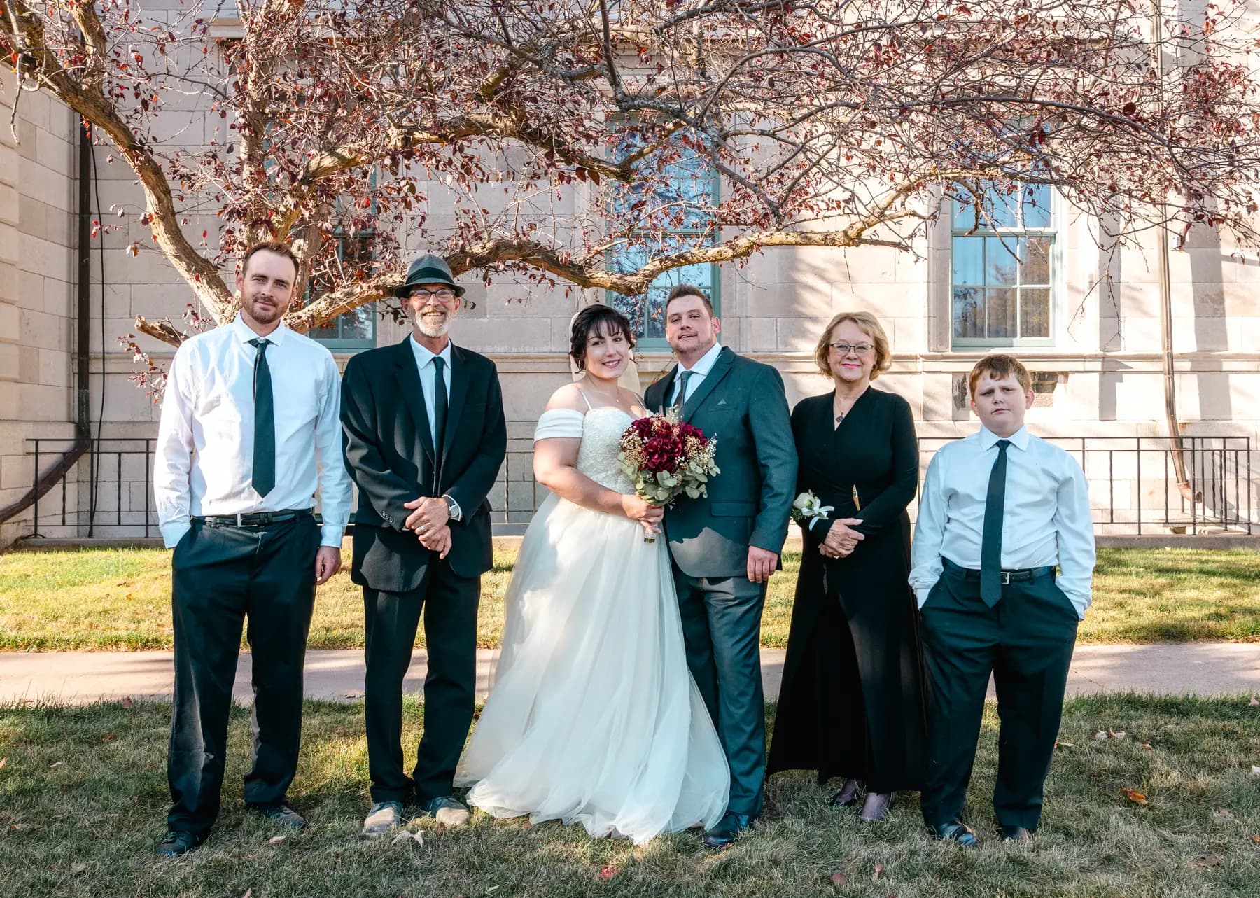 The wedding party posing outdoors at Kody and Jaz’s wedding.