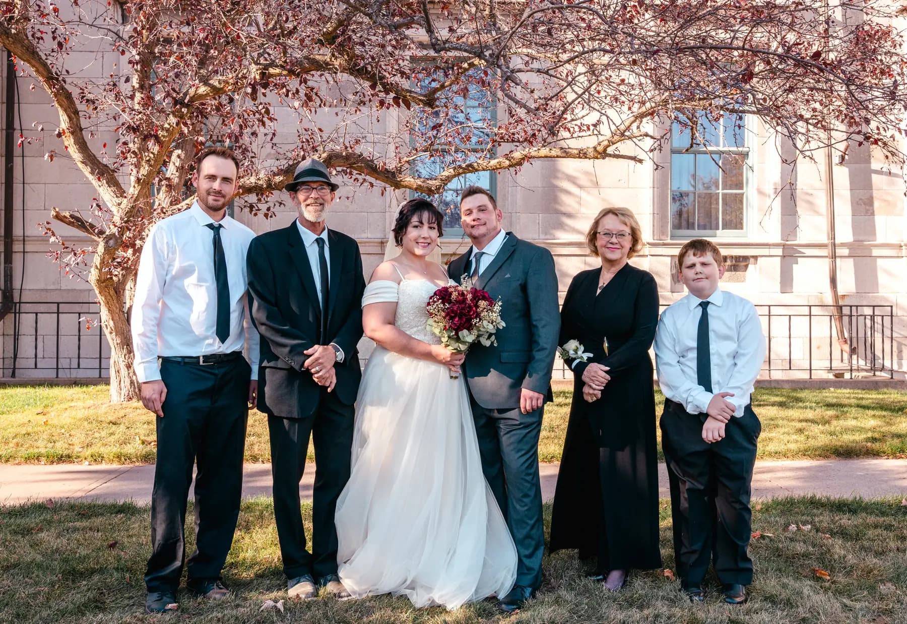 The wedding party posing outdoors at Kody and Jaz’s wedding.