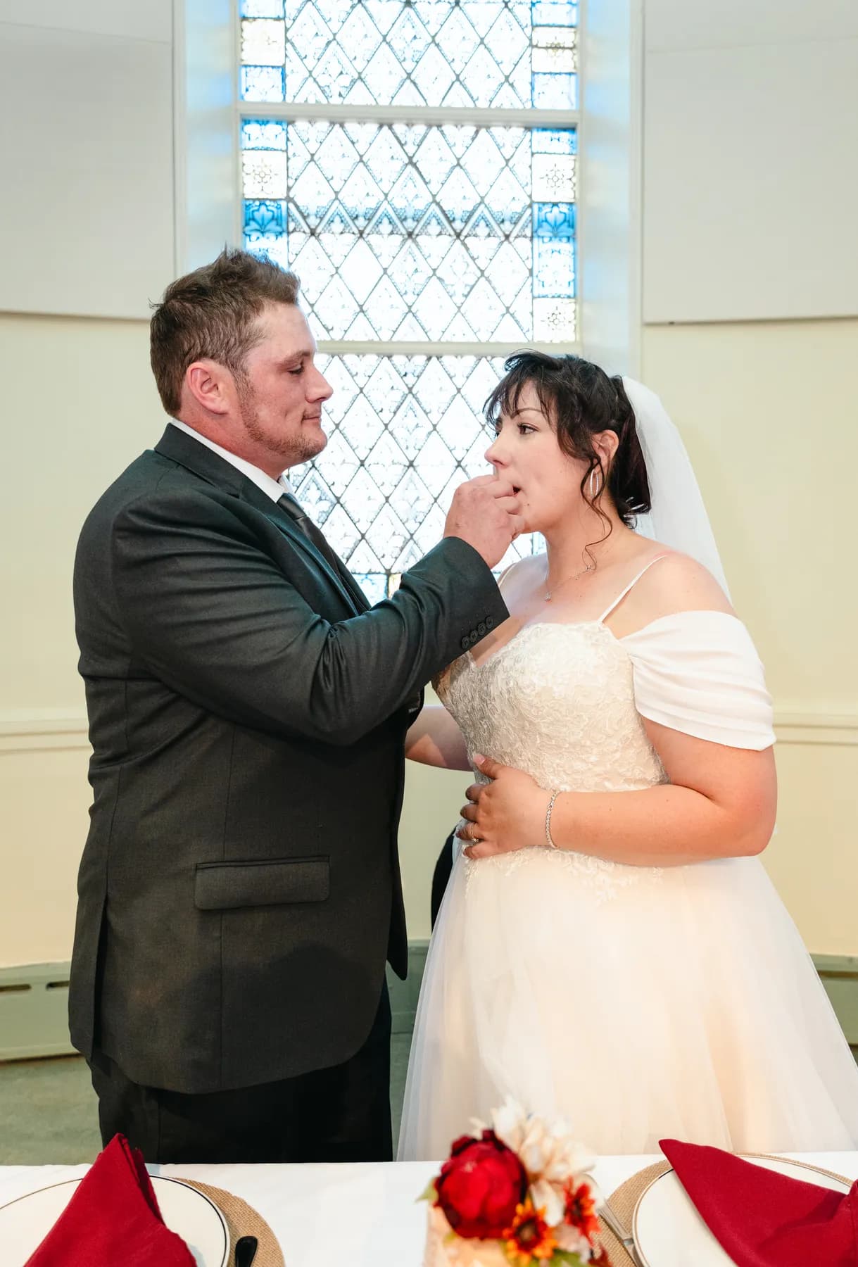 The couple feeding each other wedding cake at Kody and Jaz’s wedding.