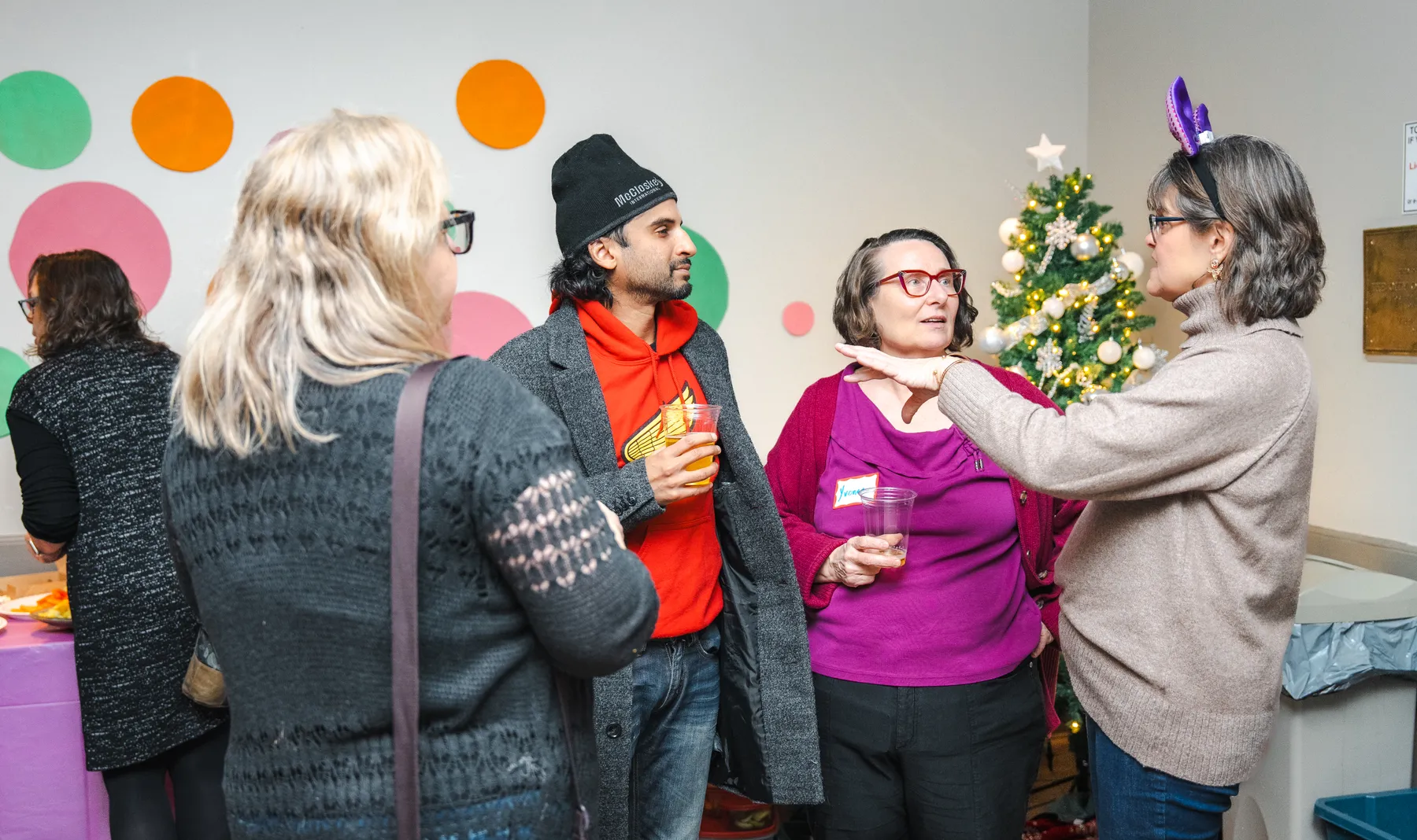 Candid moments with guests at Alison’s birthday celebration.