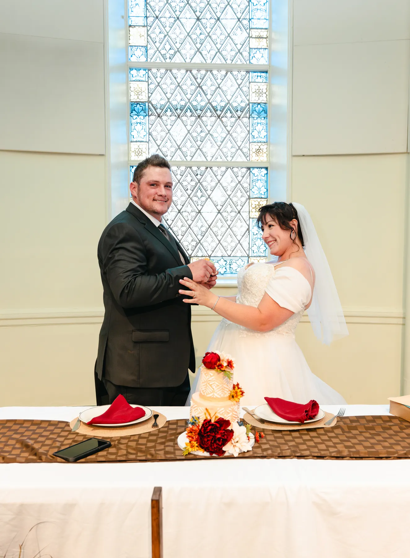 The couple feeding each other wedding cake at Kody and Jaz’s wedding.